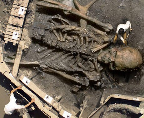 071214-giant-skeleton_big