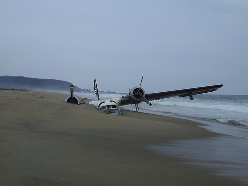 avion_en_la_playa