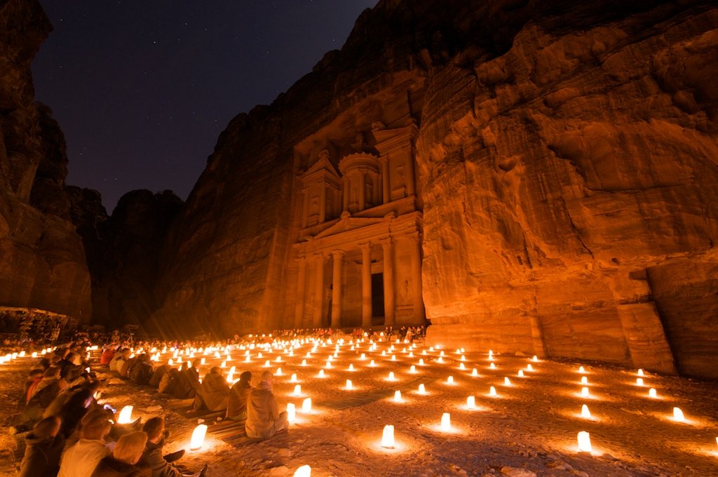 petra tesoro nocturno