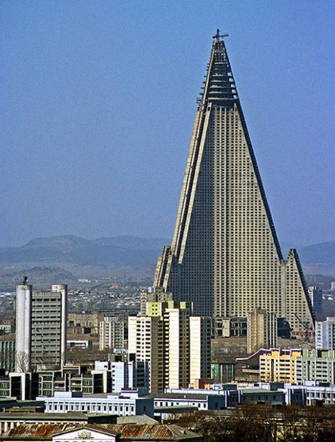 ryugyong-hotel-1