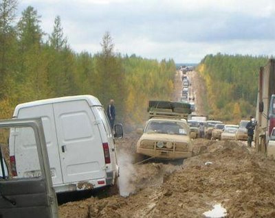 carretera-de-los-huesos-enlodada