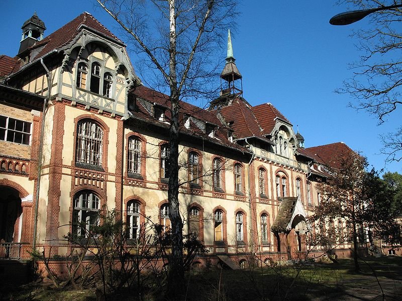 800px-Beelitz_Heilstaetten_Pavillon_B_II