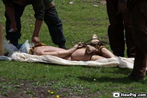 buitres_devorando_humano