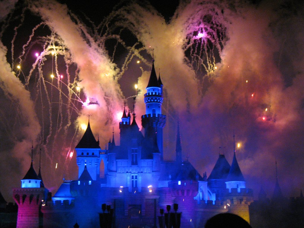 Hong_Kong_Disneyland_by_Denn
