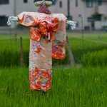 Curiosos y siniestros espantapájaros japoneses