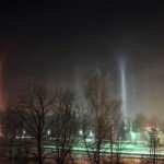 Los extraños pilares de luz que sujetan el cielo de Sigulda.