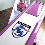 Friki hasta la muerte. Catálogo de ataudes de diseño.