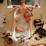 Las “adorables” Barbies de Mariel Clayton.